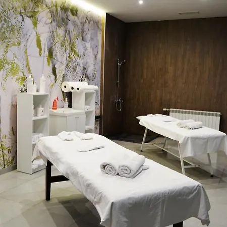 Flora - Hotel 2*